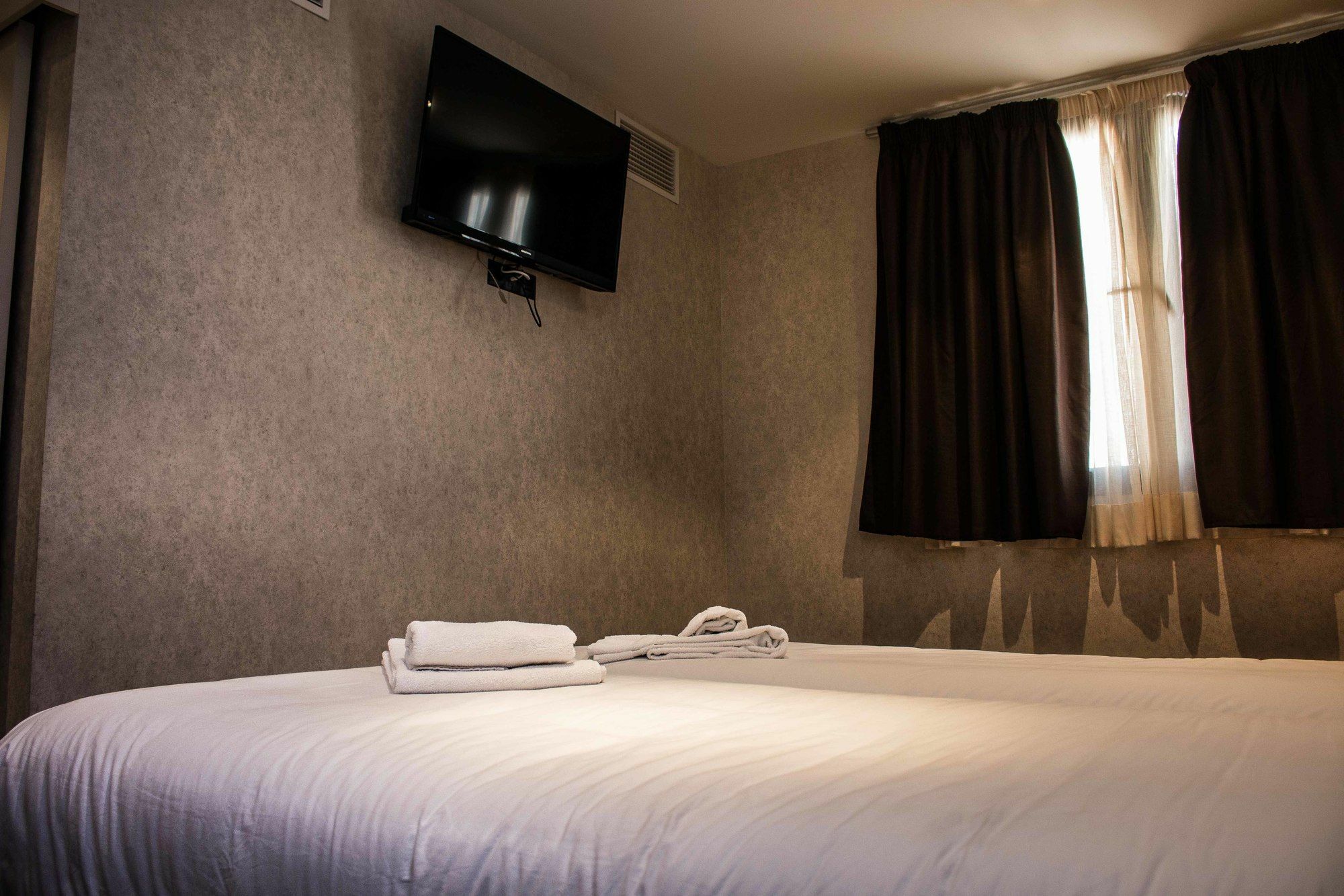 Hostel Black Swan *