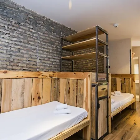 Black Swan Hostel Sevilla Buitenkant foto