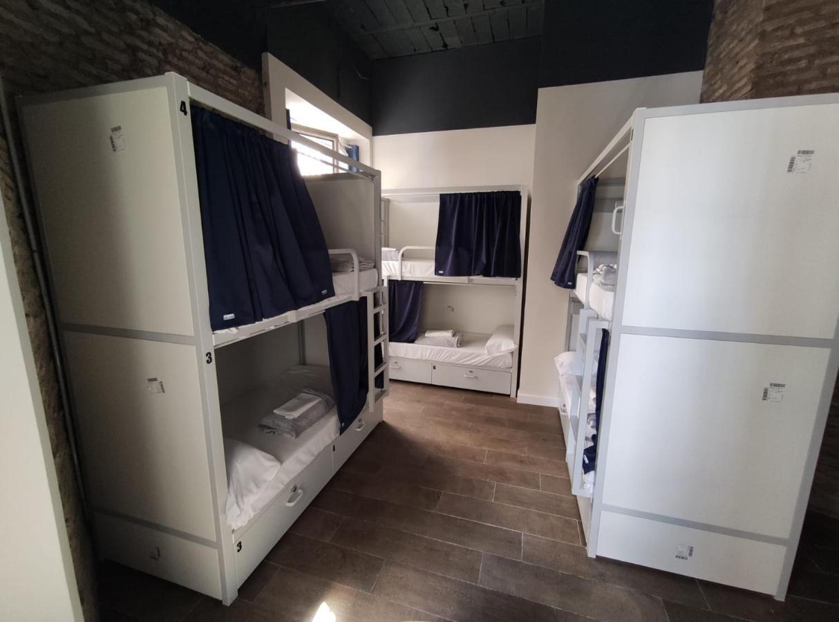 Black Swan Hostel