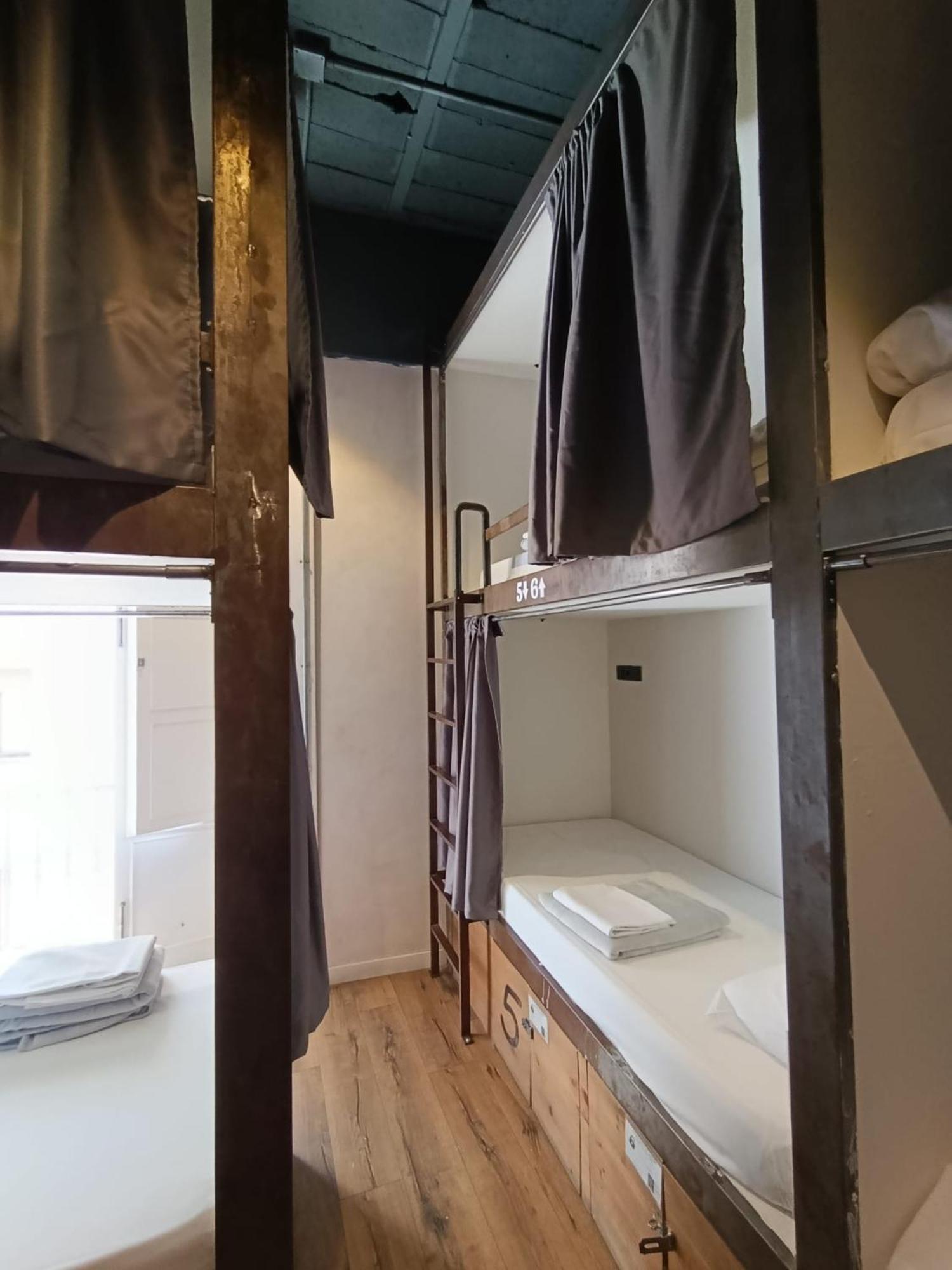 Hostel Black Swan