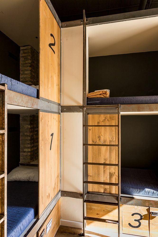 Hostal Black Swan *